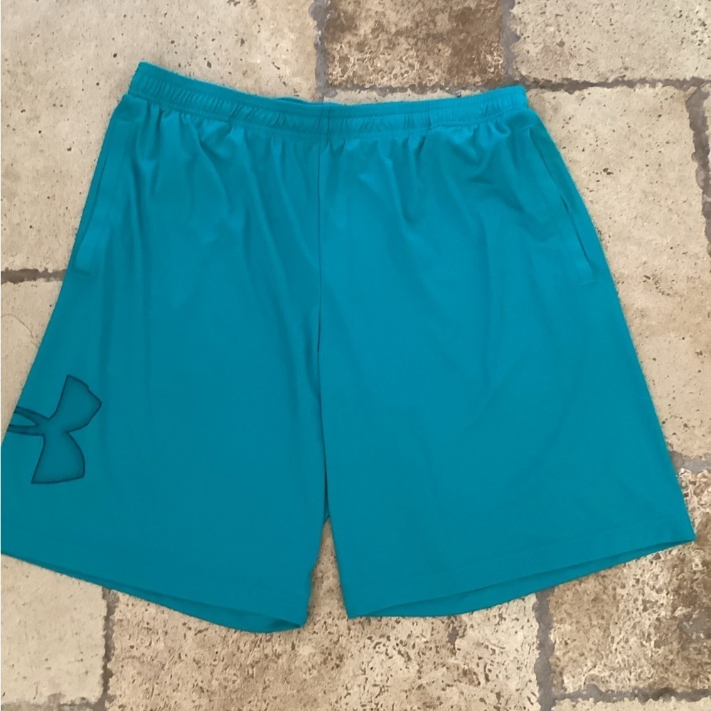 Mens Under Armour Green Teal Shorts Pockets XL
Waist 17” elastic
Inseam 9
U1
